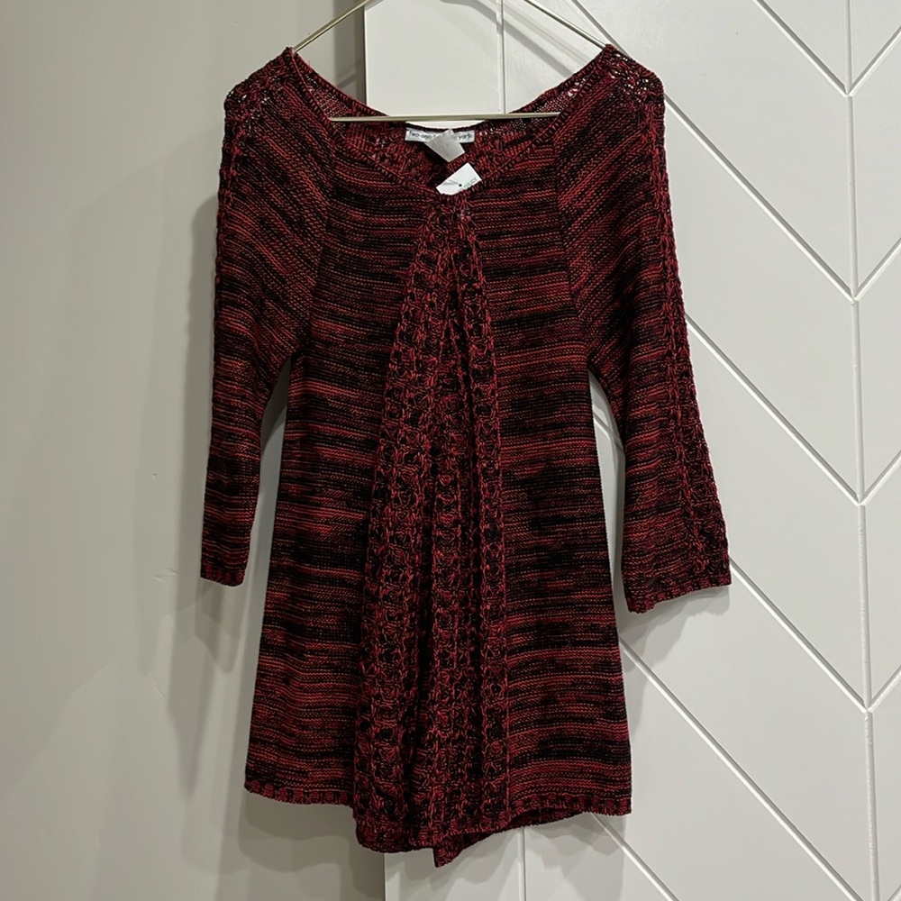 NEW WITH TAGS - 3/4 SLEEVE TOP